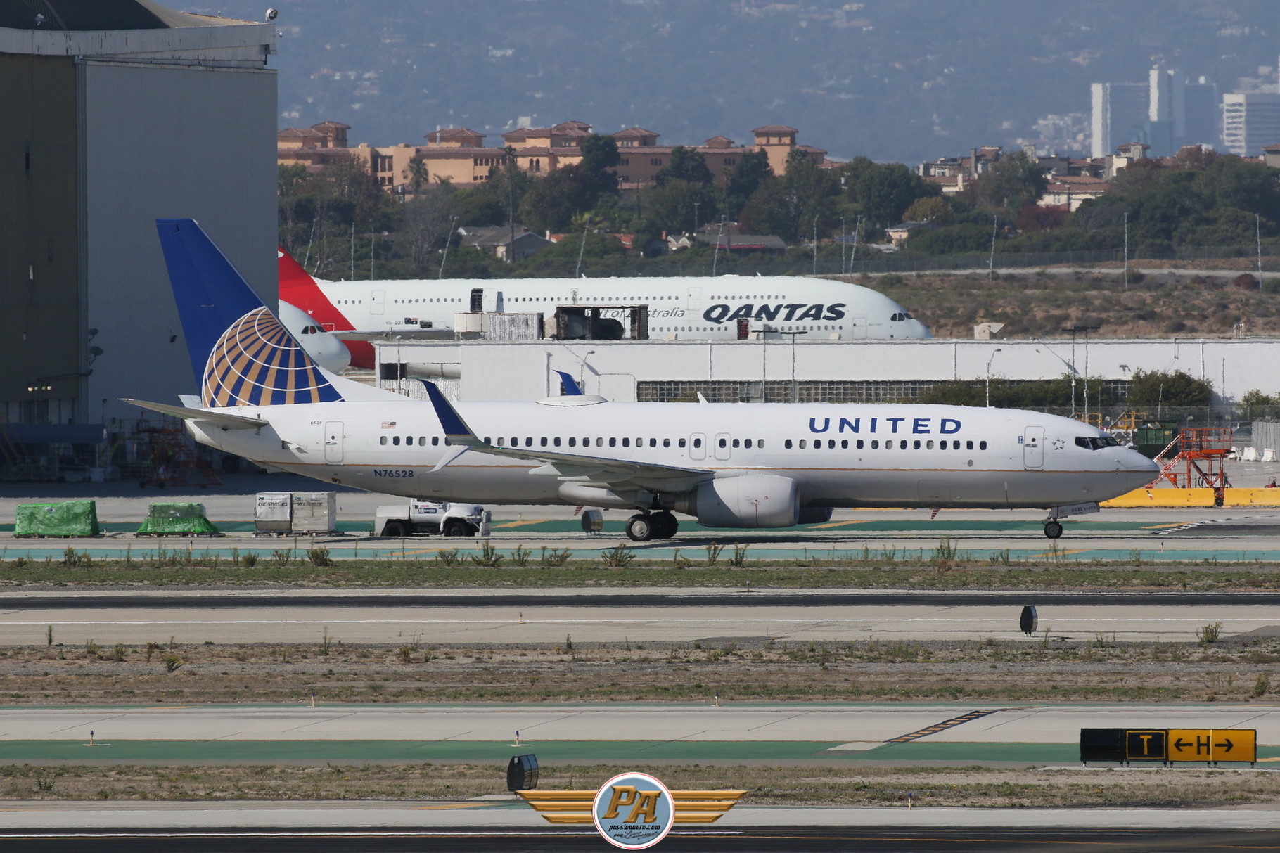 Boeing 737NG "United Airlines" immatriculé N76528