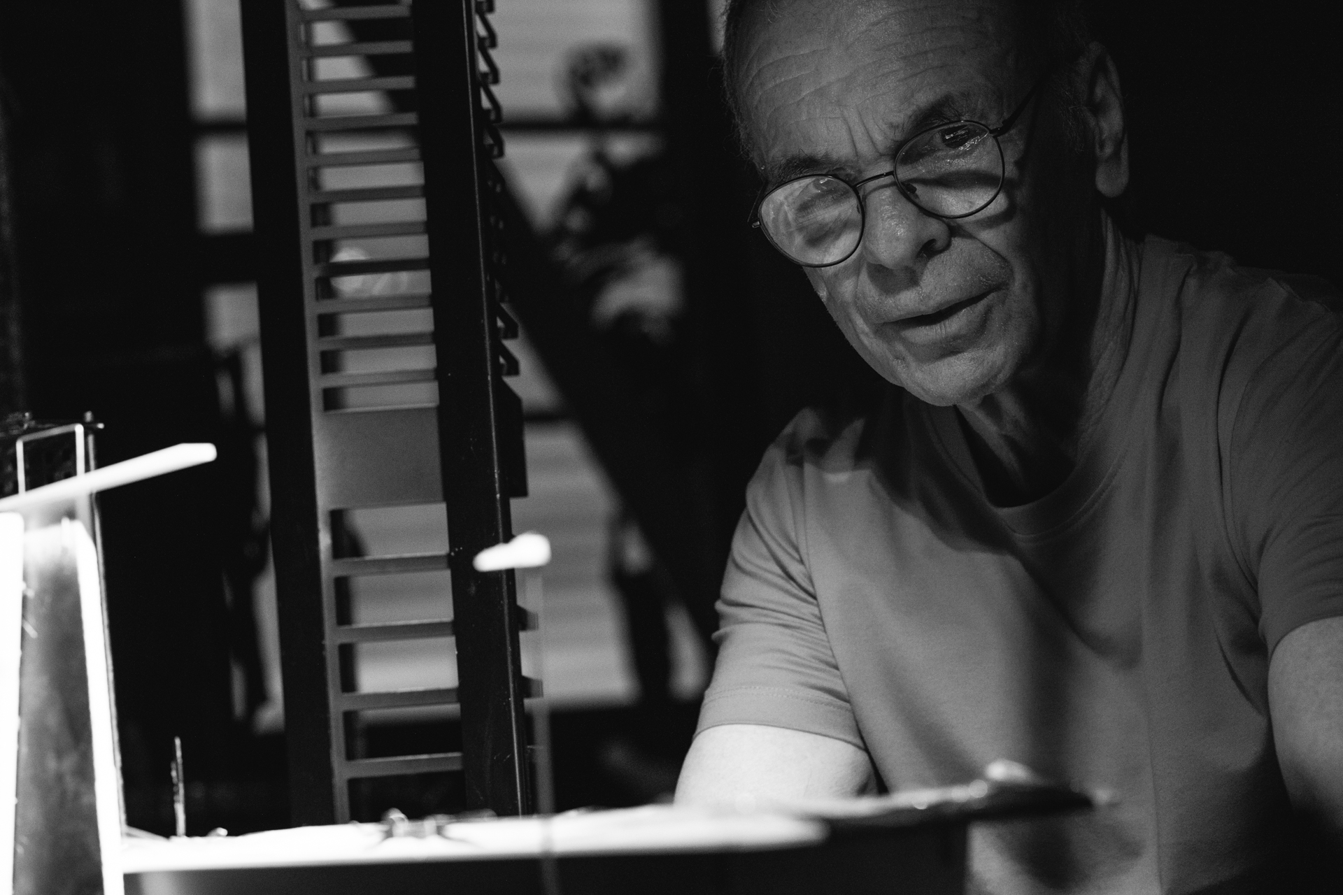 Im Atelier - an der Arbeit für "Mircos Suche nach dem Schatten“ (Foto Caroline Krajcir)