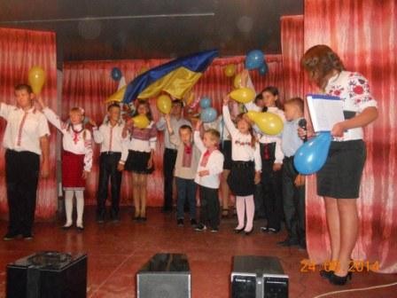 участь у відзначенні свята брали і найменші учні школи - майбутні першокласники