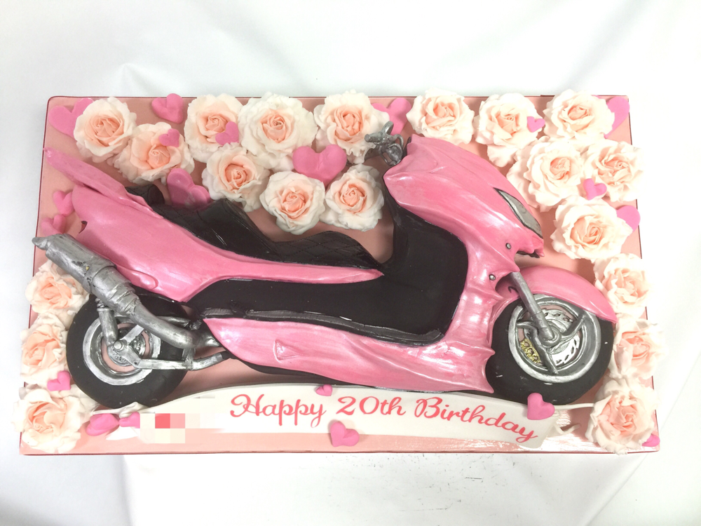 ホンダ フォルツァ バイクケーキ🎂 #ホンダ #バイク #フォルツァ #スクーター #ピンク #バラ #50cm #バイクケーキ #誕生日ケーキ #honda #forza #motorcycle #motorcyclecake #pink #rose #handmade #cake #taarten #gateau #torta #🇯🇵