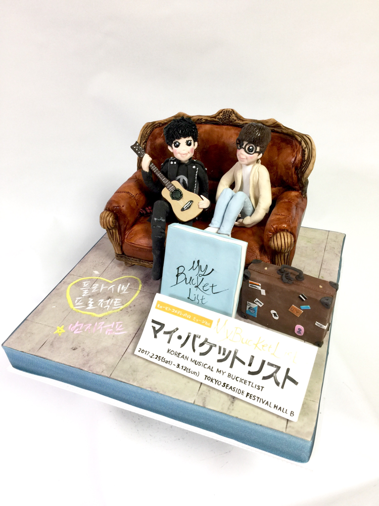 #アンティーク #ソファ #立体ケーキ #アンティークソファ #手仕事 #制作途中 #手作業 #アンティーク家具  #家具#アンティーク風 #インテリア #古道具 #レトロ #antique #antiquechair #sculptedcake #oldstuff #chair #vintage #vintagefurniture #furniture #handmade #japan #fondantcake #pateasucre #sekerhamuru #pastadizucchero #🇯🇵 #ミュージカル