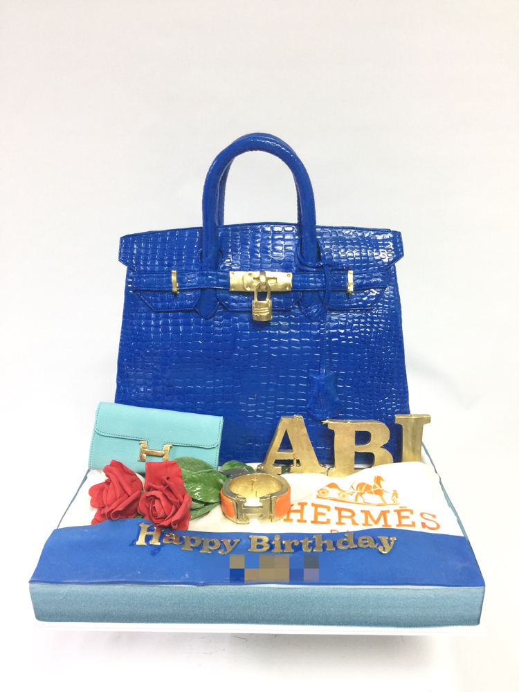 エルメスセット的「バーキンケーキ」💋 #バーキン35 #バーキン #誕生日ケーキ #セレブ #青色 #財布 #鞄 #ブレスレット #ファッション #hermes #paris #hermescake #birkin #birkincake #birkin35 #blue #Celebrity #Celebritycakes #fashion #bag #highclass #gateau #décorateur #fondantcake #fondantwork #pateasucre #japanmade #🇯🇵