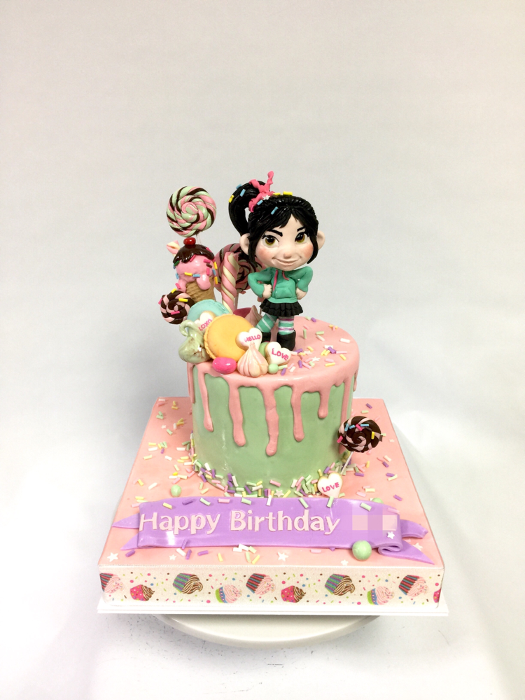 #シュガーラッシュ #ベネロペ #キャンディ #アイスクリーム #マカロン #クッキー #砂糖細工 #キャラクター#砂糖フィギュア #フィギュア #誕生日ケーキ #型などは使わない #フリーハンド #スイーツ #お菓子の国イメージ #誕生日が近いと好きなものにている気がする #charactercake #character #pateasucre #freehandfigure #pastadizucchero #fondantcake #🇯🇵 #fondantfigure  #vanellope #vanellopecake #wreckitralphcake #wreckitralph