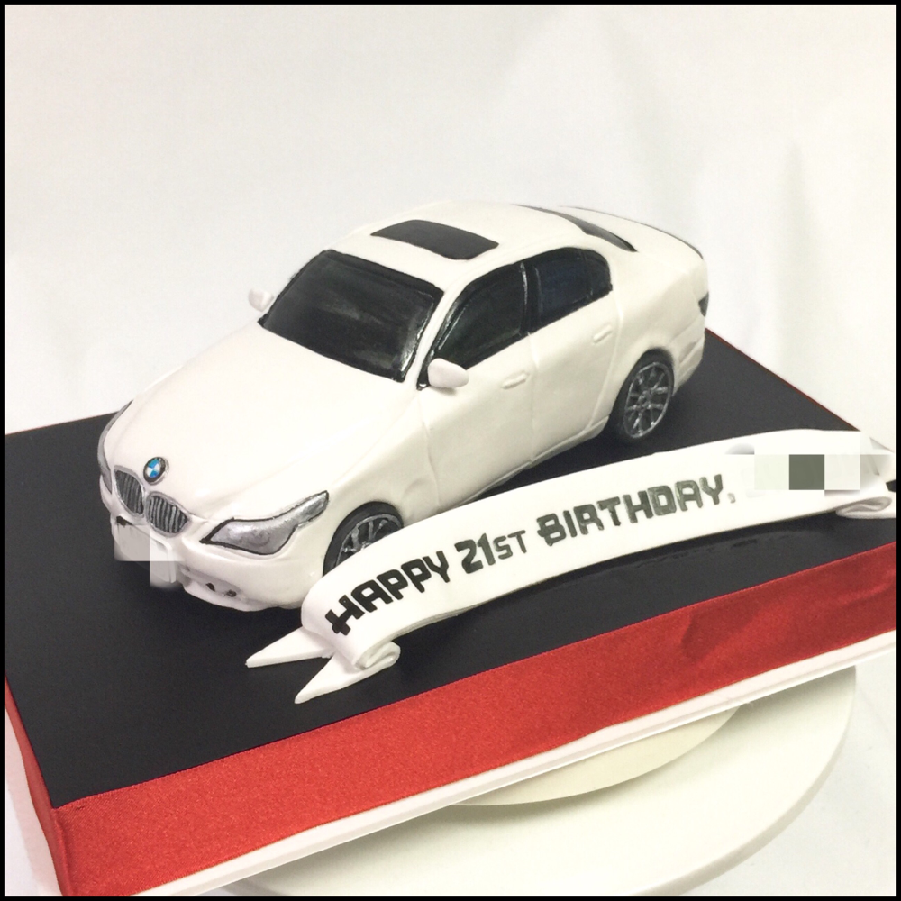 #BMW #carcake #ビーエム #5シリーズ #誕生日ケーキ #車ケーキ #外車 #bmw5 #5series #white #bimner #carporn #whitecar #germanycar  あっという間に3月ですね〜🌪 毎日が秒速過ぎ😀  #japan #fondantcake #pateasucre #sekerhamuru #pastadizucchero #🇯🇵