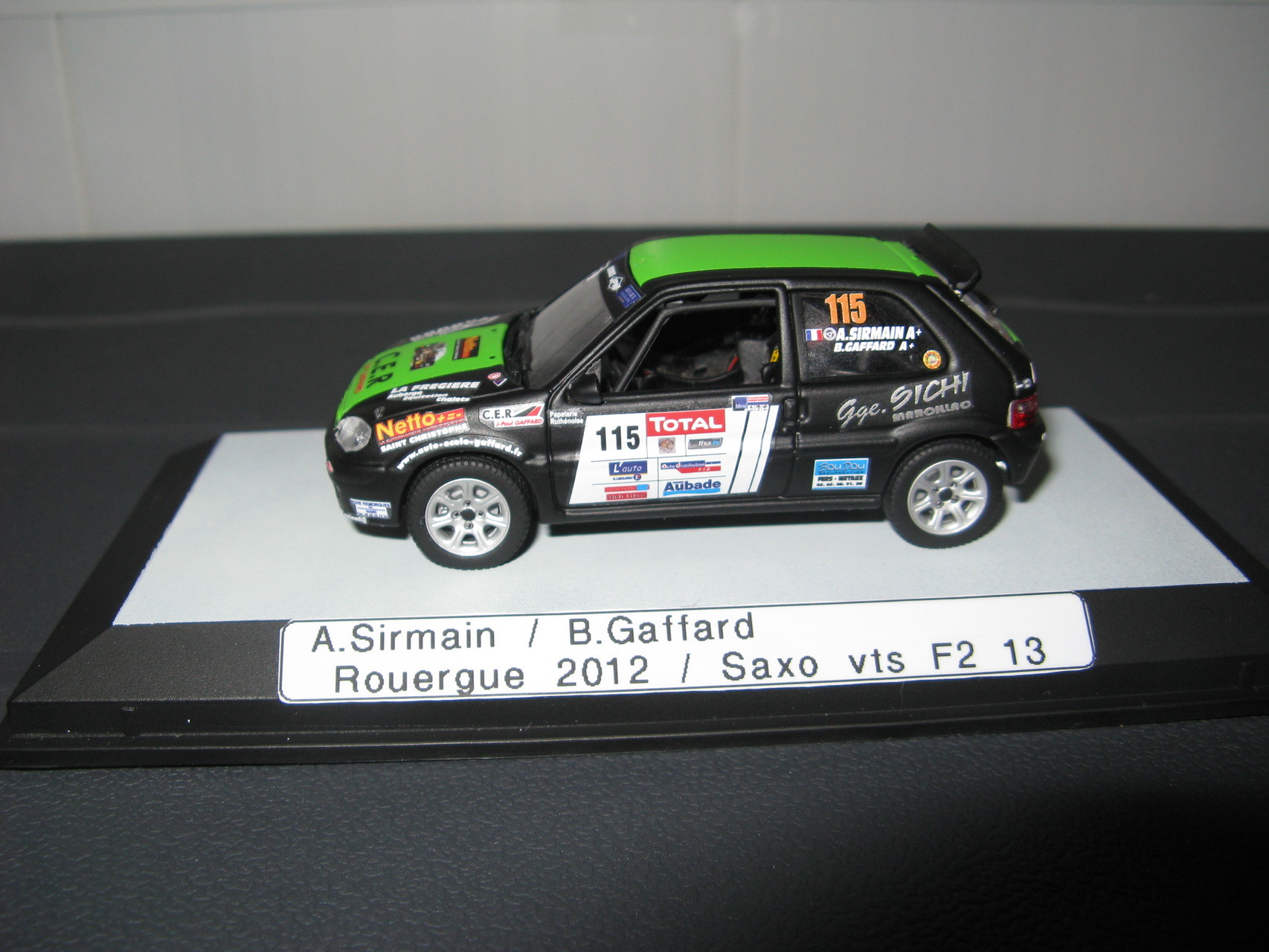 voiture miniature de rallye