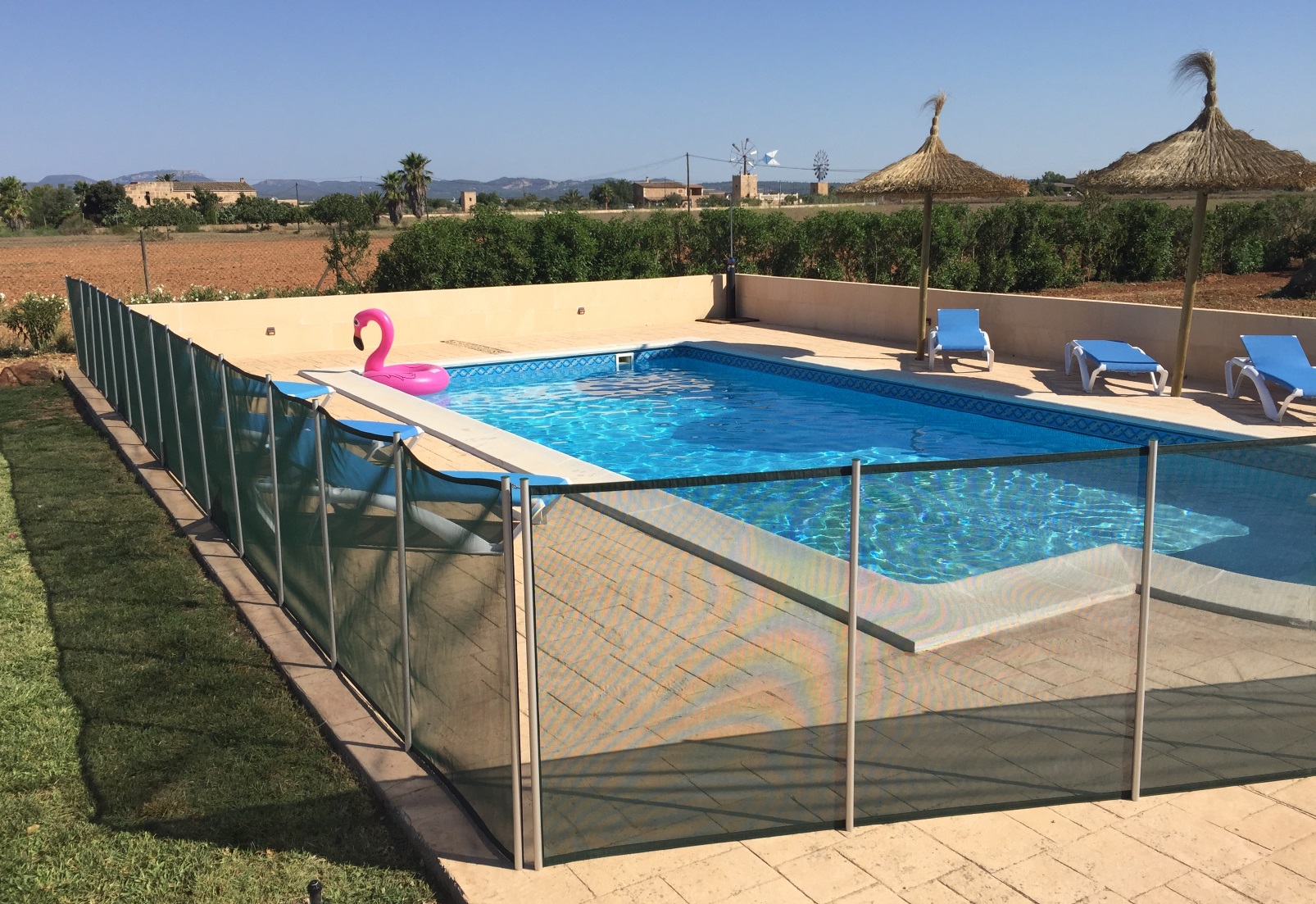 Kinderzaun wenn gewünscht / pool safety fence if needed