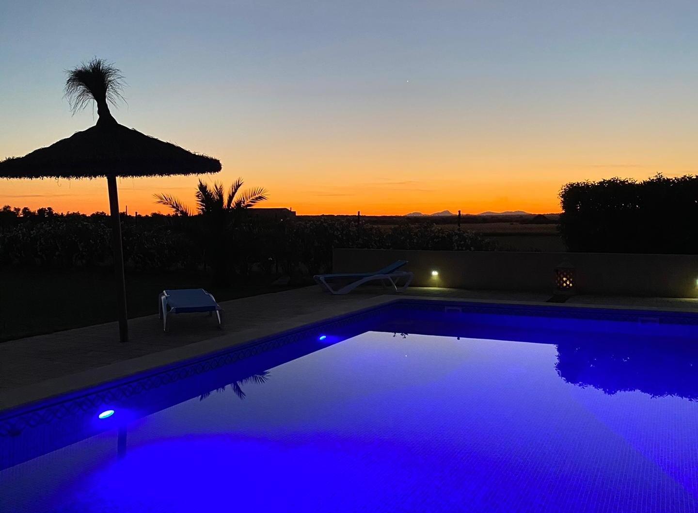 Sonnenuntergang am Pool / sunset poolside