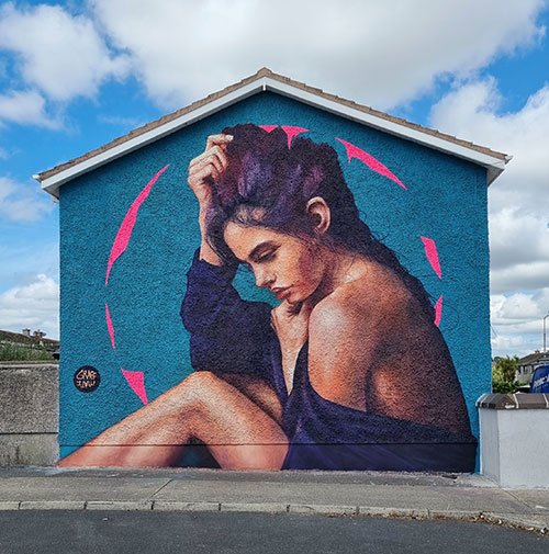 <alt="waterford walls festival 2022 ireland irlande street-art graffiti art urbain urban art world tour graffmatt french artist wall art murals painting portraits realism réalisme peinture urbaine france GRAFFMATT voyage tourisme streetart visite guide"> 