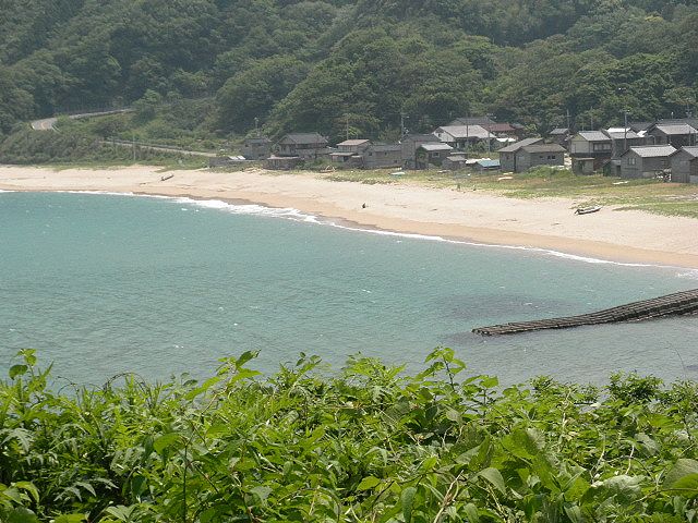 香住・安木の浜、人も少なく、車の通りも少なく・・投げ釣りに良い浜 、思わぬ大キスが釣れるところ。