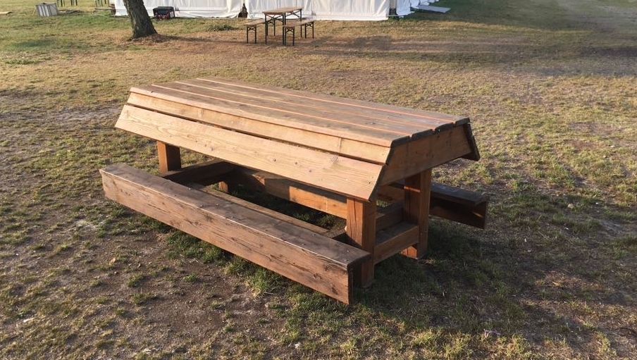 Picknick Tisch   600€   (bei Höhe 100cm und Breite 240cm)