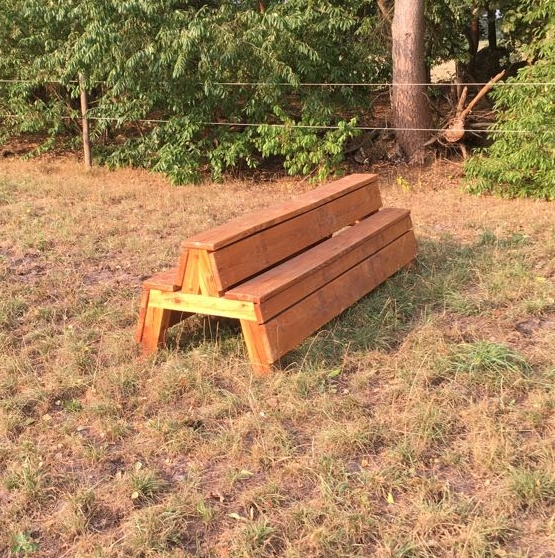 Doppelbank   450€   (bei Höhe 60cm  und Breite 200cm)