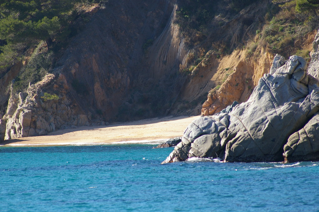 Cala en playas Santa María de Llorell, junto Cala Llevado