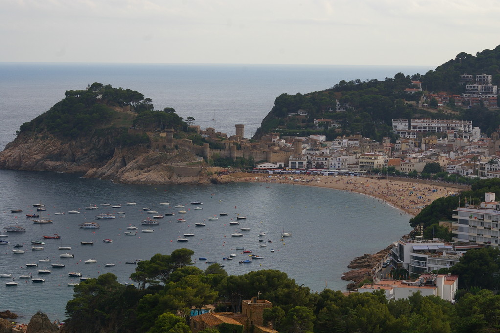 "Alquiler de vacaciones en la Costa Brava", foto de "Tossa de Mar" con su castillo.