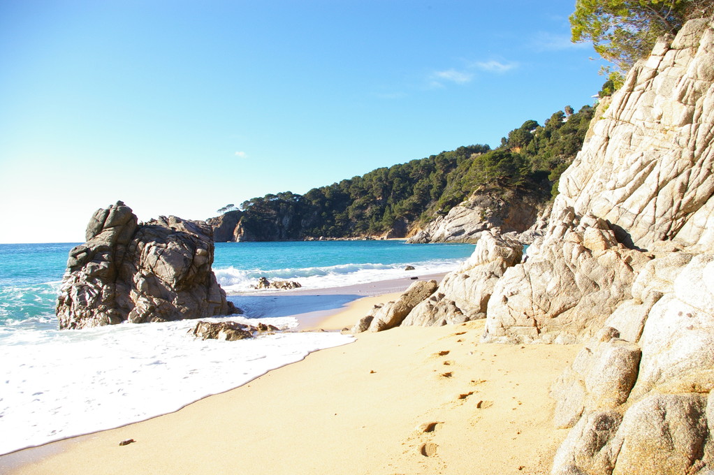 "Alquiler de vacaciones en la Costa Brava" un estupendo rincon en la playa.