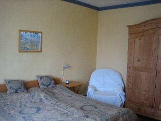 Schlafzimmer - rechts - in der Ferienwohnung Wernze in Sainte Anne la Palud - Bretagne