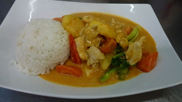 Gelbes Curry mit Huhn
