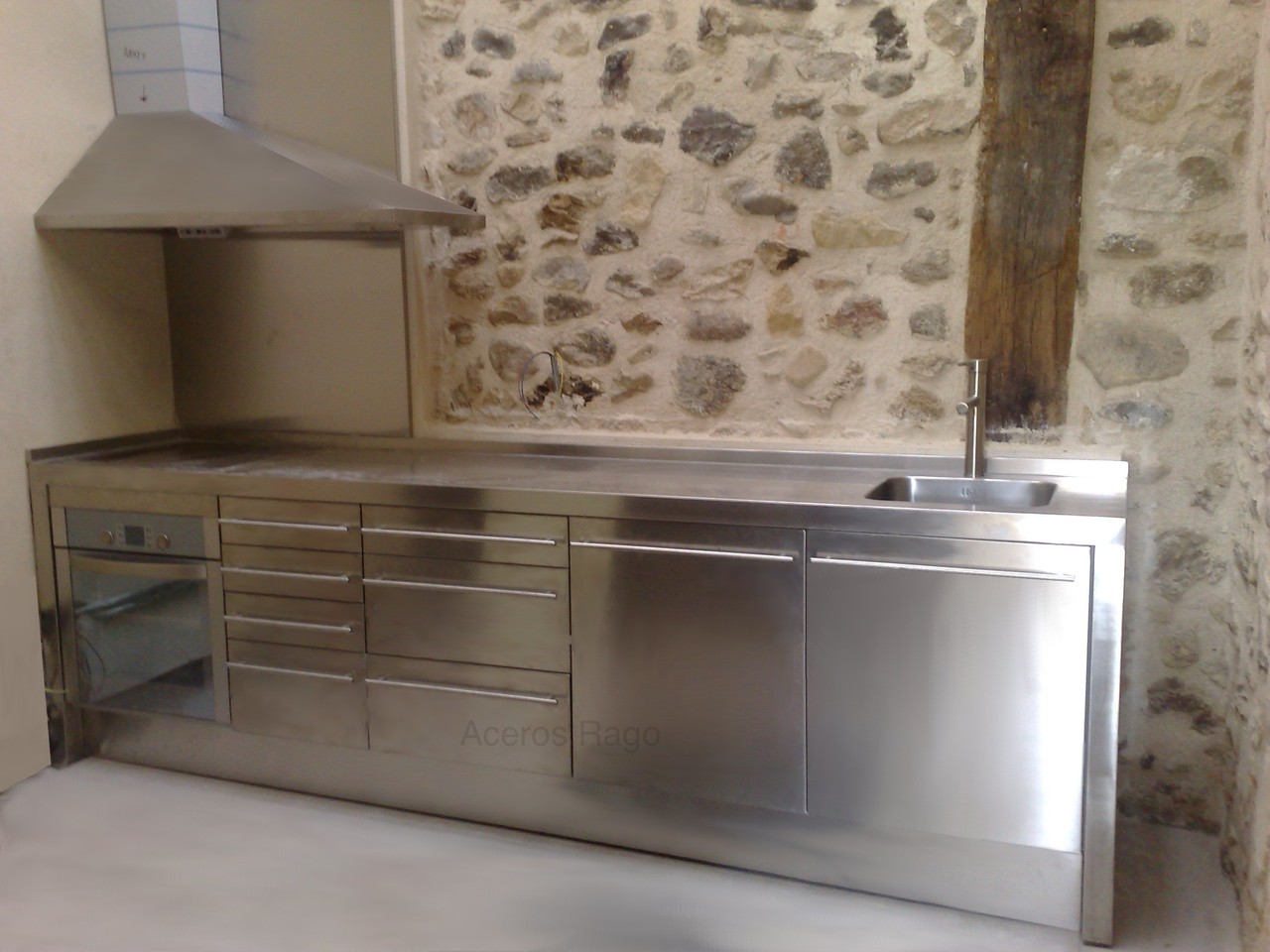 Puertas de cocina en acero inoxidable a medida. - Aceros Rago