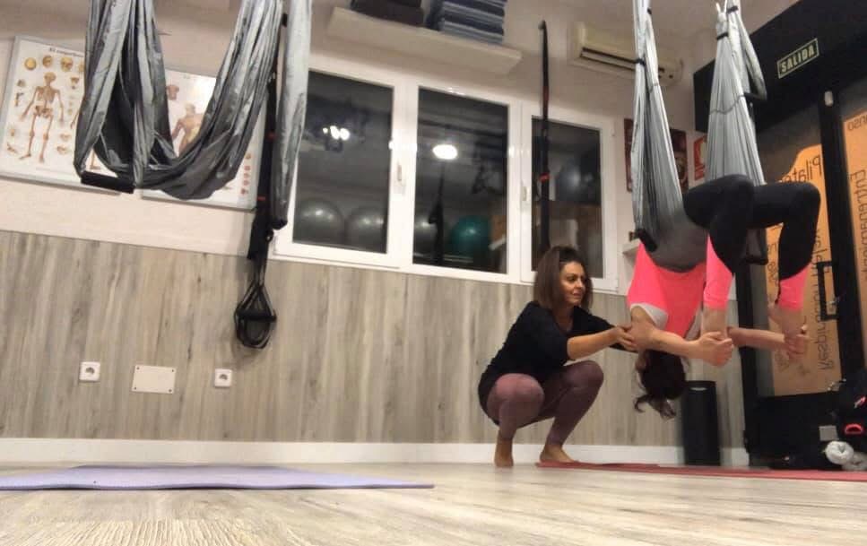 Yoga aéreo privado en Raquel Gonzalez-RYP Studio