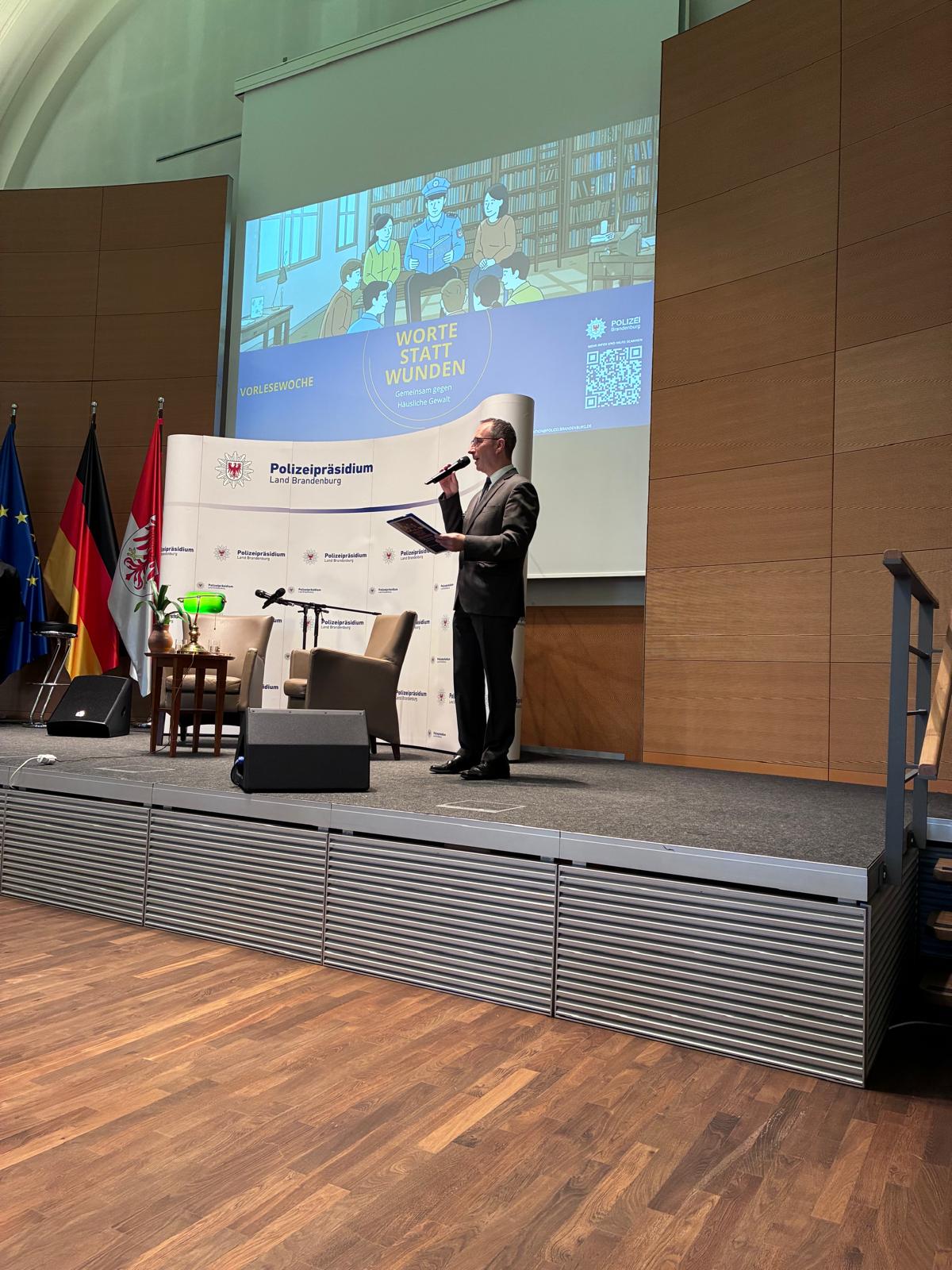 Moderator Thomas Petersdorf