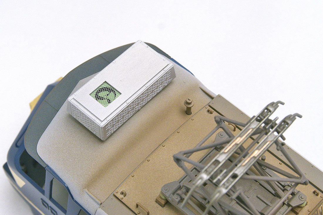 OJ EF66 クーラー　ファンも再現、網はメタルメッシュですが他はすべて紙製です
