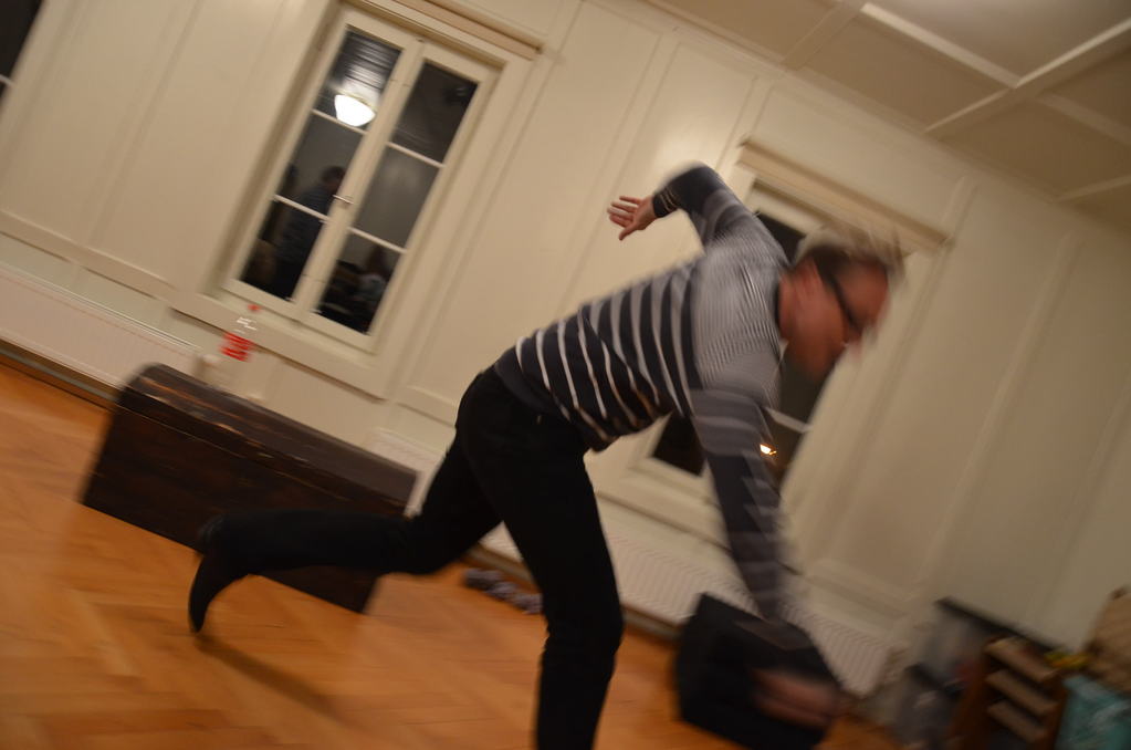 ... und dann versucht der reschisser noch, etwas vorzuzeigen!