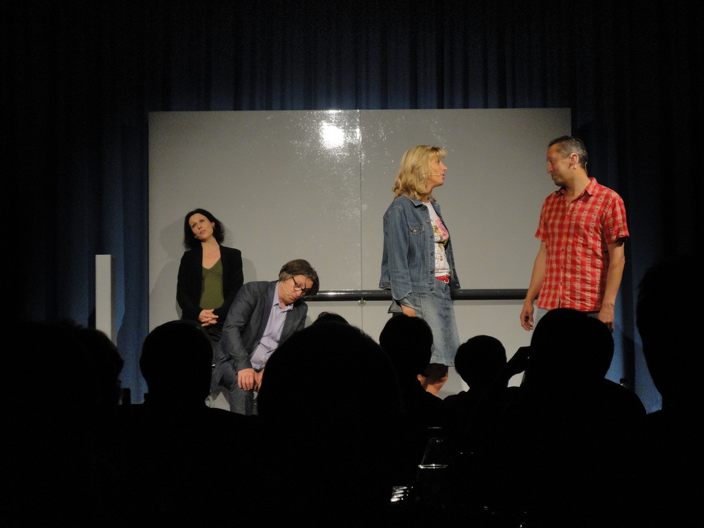 ...ab die post ... und schon wieder bleibt der lift stecken ... zum glück!;-)