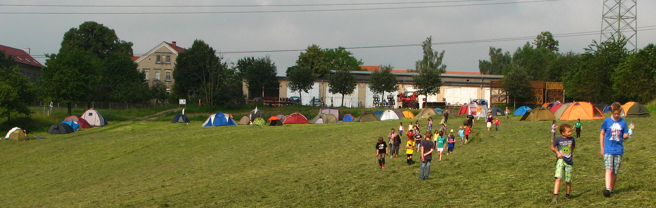 Rückblick zur Zeltstadt.