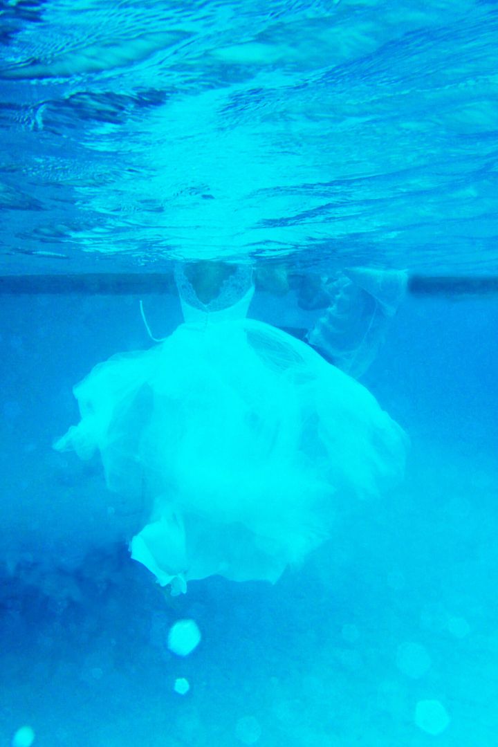 Hochzeitsfotos unter Wasser