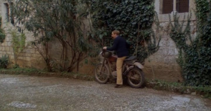 Y'a-t-il un Fantôme Dans Mon Lit? (1981)