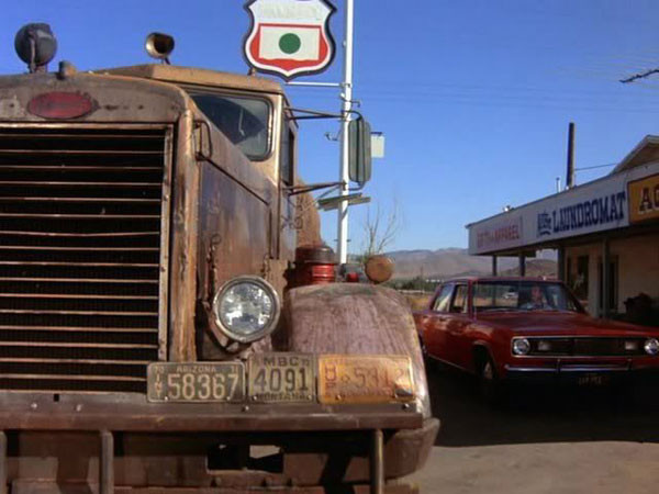 Duel de Steven Spielberg - 1971 / Thriller - Horreur