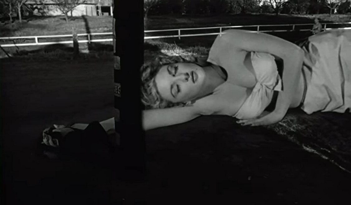 L'Attaque De La Femme De 50 Pieds (1958) 