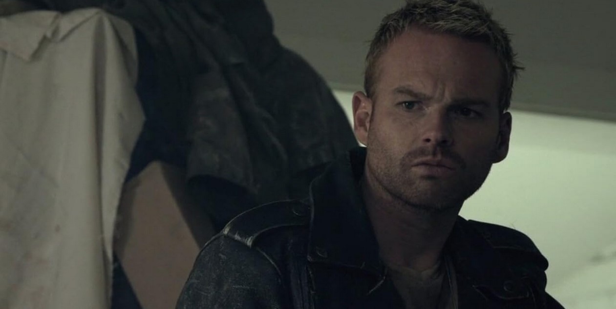 Zombie Hunter (2013)