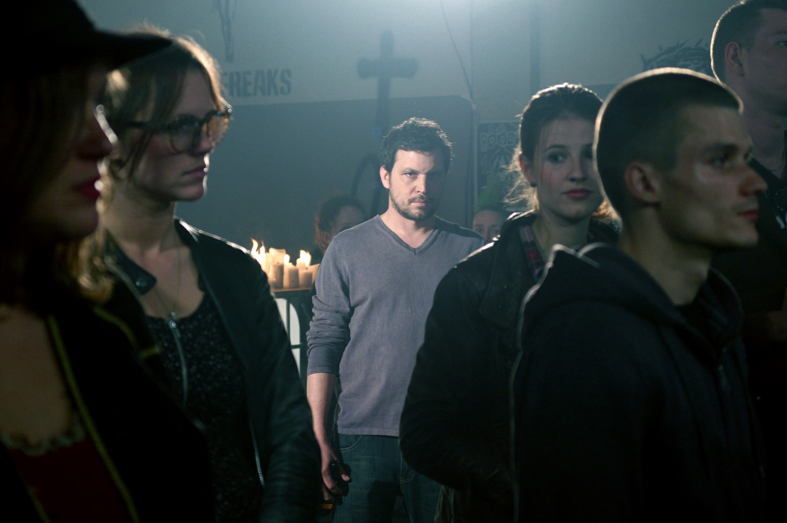 Aux Mains Des Hommes (2013) 