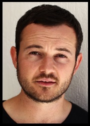 Daniel Henshall (Rôle : Robbie)