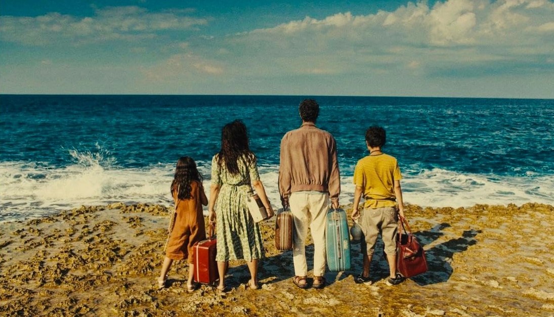 Au-Delà des Vagues (2024) 