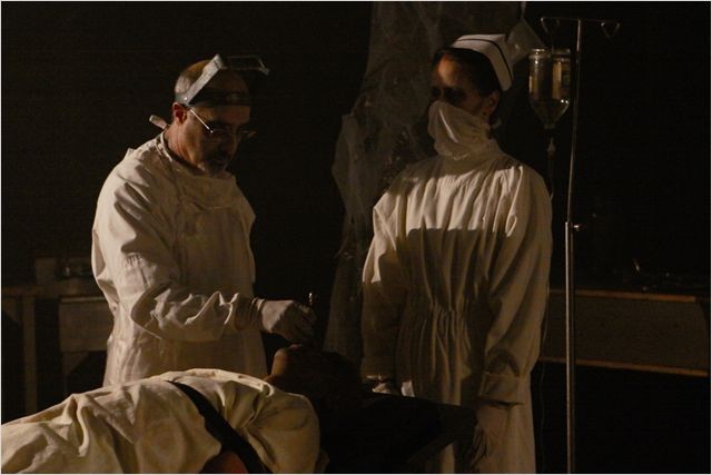 Grave Encounters 2 (2012)