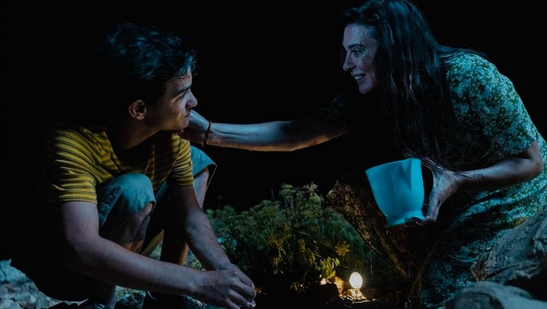 Au-Delà des Vagues (2024) 