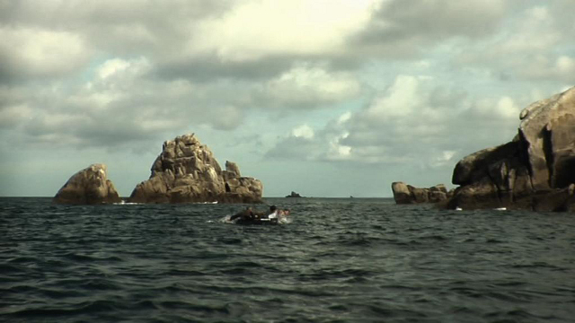 L'Île - Les Naufragés de la Terre Perdue (2011)