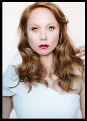 Hayley McElhinney (Rôle : Claire)