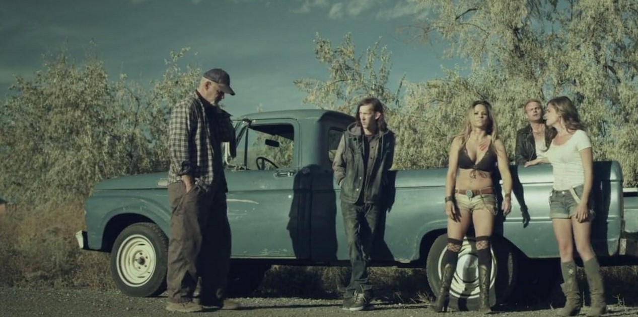 Zombie Hunter (2013)