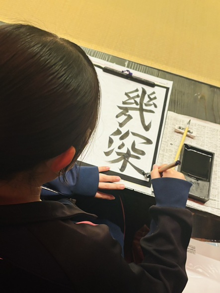 板橋区仲町と埼玉県比企郡吉見町で育つ書の時間｜あいる書道会・紫音の静と動のレッスン記