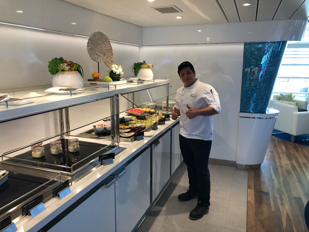 Rohil - Best Service in AIDA Lounge © tiegel-reisen.de