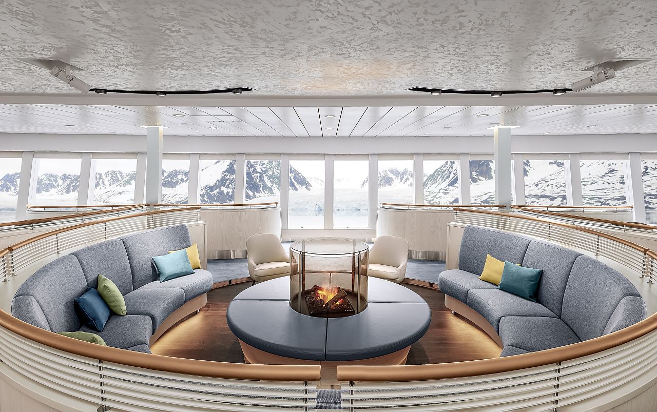 Observation Lounge © Hapag-Lloyd Cruises