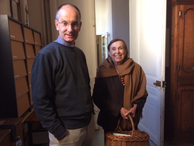Paroissienne avec le Curé de St Pierre St Jacques (92)