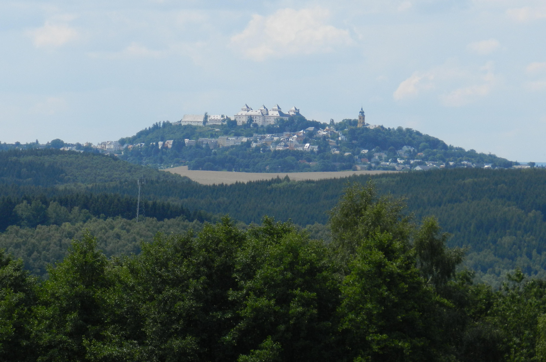Blick zur nahegelegenen Augustusburg