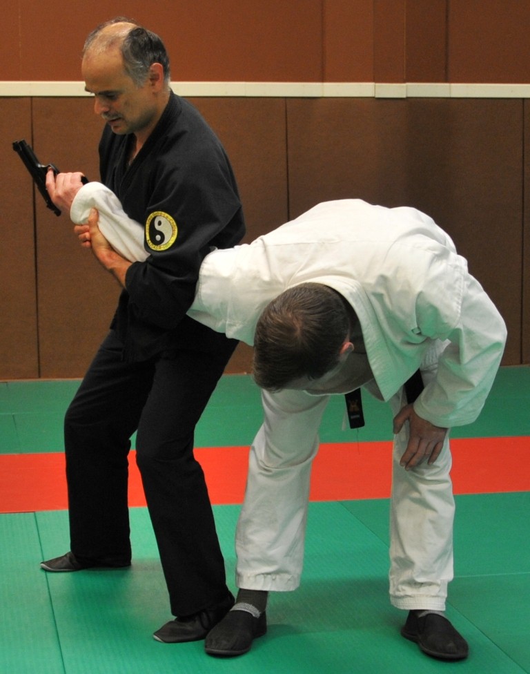 CLE DE COUDE "WAKI GATAME" PONTET VERS LE HAUT)