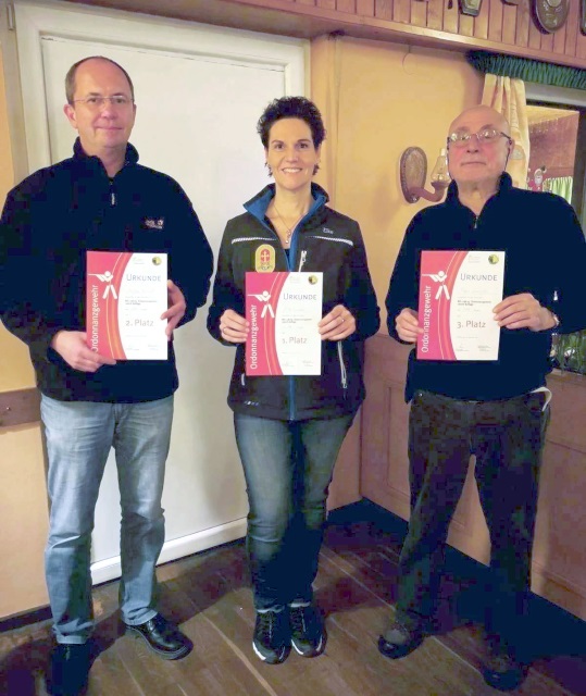 Auf dem Foto (v.l.): Christian Kalusniak (SG Rohrbach), Elke Sommer, Klaus Schwegler (beide SVgg Eppelheim). Bild: Ferenc Jakab