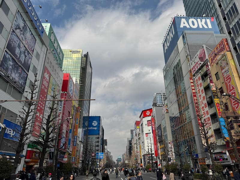 秋葉原駅周辺の街並みとホテルエリア