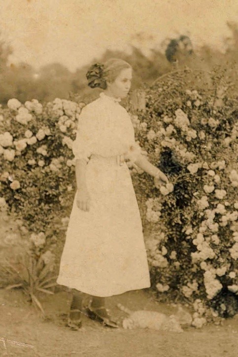 Jewel May Elliott about age 16, c. 1913 (possibly wedding day photographs)