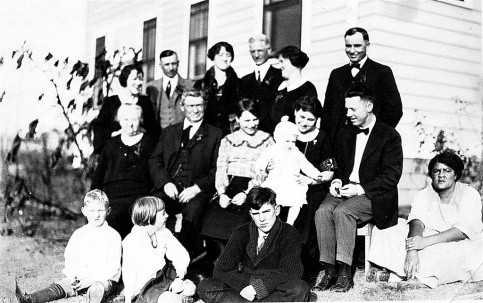 Dr. Fleming's family, 1925 (Photo courtesy of Ed Joyce)